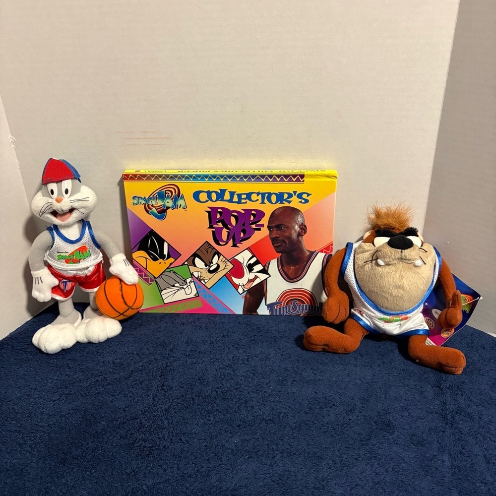 1996 Space Jam Michael Jordan Pop-Up Book Taz Tasmanian Devil Bugs Bunny Plush